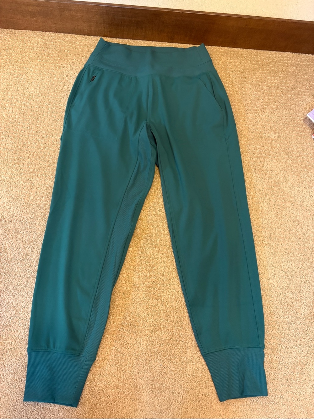 Athleta pine Green Women's Jogger Pants